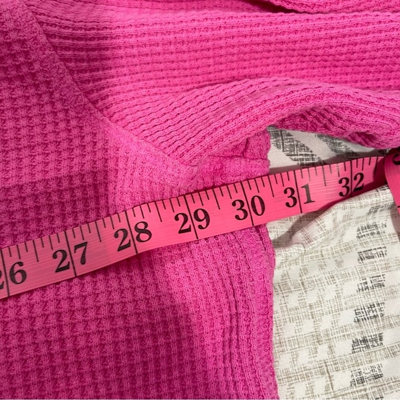 *SOLD* Aerie Women’s Pink Waffle Knit Lumber Jane Top M Long Sleeve oversized - Picture 8 of 10